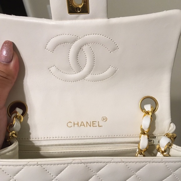 S O L D to a beautiful lady 🤩 Chanel White Mini - Picture 10 of 15